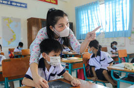 Đồng nghiệp dạy thêm thu trăm triệu/tháng, nhiều thầy cô môn 'phụ' muốn bỏ nghề