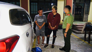 Nhận tiền của người nước ngoài phát tán tin nhắn quảng cáo qua SMS