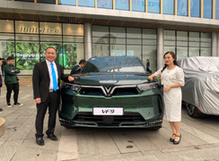 VinFast bàn giao 27 xe ô tô VF 9 đầu tiên cho khách hàng