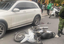 Hà Nội: Nhân viên bảo vệ khu đô thị bị tông trọng thương