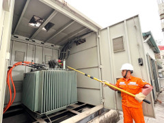 Khách hàng hưởng lợi nhờ chuyển đổi số ngành điện