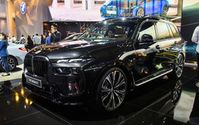 Chi tiết BMW X7 2023 tại Thái Lan, cận kề ngày về Việt Nam
