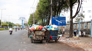 Dân kêu trời vì điểm tập kết rác tạm: Cần Thơ đang 'nhẹ tay' với đơn vị thu gom?