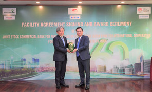 Vietcombank và JBIC ký hợp đồng tín dụng 300 triệu USD