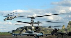 Trực thăng Nga Ka-52 phóng tên lửa tấn công xe bọc thép của Ukraine