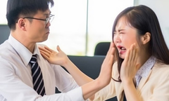 Hãi hùng kiểu 'đòn trừng phạt' của công ty bảo hiểm ở Hong Kong 