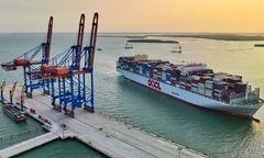 'Siêu tàu' container cập cảng Cái Mép - Thị Vải