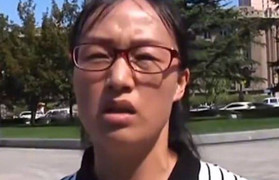 Bất cẩn khi gửi tiền vào ngân hàng, cô gái khóc ngất vì 'chết còn chưa được rút'