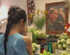 Phút giây xúc động của Hồng Nhung trong ngày giỗ nhạc sĩ Trịnh Công Sơn