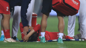 Lý do cựu tuyển thủ Việt Nam đạp đối thủ khâu 10 mũi chưa bị phạt