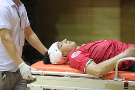 Thủ môn Cao Bằng chấn thương rợn người, bất tỉnh giữa trận đấu