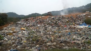 Rác bốc mùi thối, nước sinh hoạt chuyển màu xanh lá: UBND TP Vĩnh Yên lên tiếng