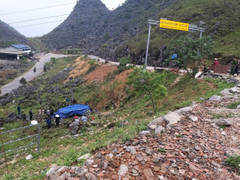 Tìm kiếm thanh niên mất tích sau cú lùi xe ở đèo Mã Pì Lèng