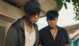 Trung Dũng nhai vụn ly thủy tinh, Lý Hải vào vai bí ẩn trong trailer 'Lật mặt 6'