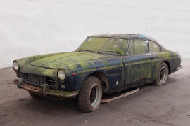 Xe cổ giá trị cao được tìm thấy trong nhà kho bỏ hoang