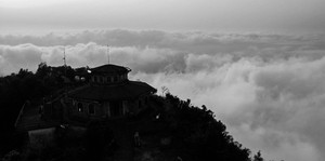 'Săn mây' trên đỉnh Bạch Mã - Thượng uyển trời Nam