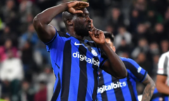 Ghi bàn phút cuối, Lukaku bị đuổi vì ăn mừng khiêu khích CĐV