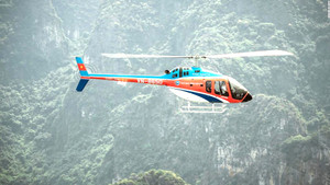 Đang tìm kiếm máy bay trực thăng bị rơi ở vịnh Lan Hạ