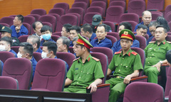 Phúc thẩm vụ buôn lậu 200 triệu lít xăng: VKS rút một phần kháng nghị
