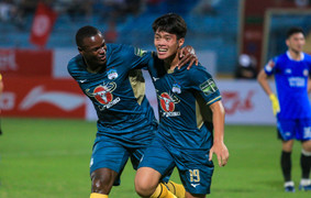 Tiền đạo U23 Việt Nam xúc động với bàn thắng đầu tiên tại V-League