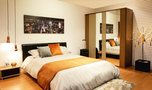 Tại sao không nên để gương đối diện giường ngủ?