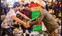 Đồng hành cùng ngư dân thắp sáng đèn trên biển