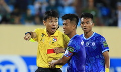 Phạt đền gây tranh cãi: Ban Trọng tài VFF nói ông Trương Hồng Vũ xử đúng luật