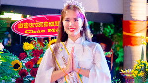 Á hậu Ngọc Thanh nổi bật trong ngày Tết Lào tại Đà Nẵng