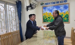 Bảo hiểm BSH thăm hỏi, động viên các nạn nhân bị tai nạn ở đường Võ Chí Công