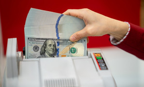 Ngân hàng Nhà nước lần đầu giảm giá bán USD năm 2023