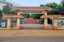 Bắt khẩn cấp một Hiệu trưởng trường THPT ở Đắk Nông