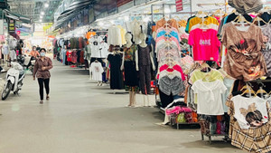 Vì sao 'thủ phủ' thời trang lớn nhất Hà Nội vắng khách?