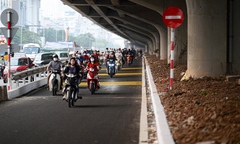 Hà Nội: Thông xe tuyến đường tạm tại dải phân cách trên đường Nguyễn Xiển