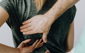 Đau lưng bên trái có nguy hiểm không?