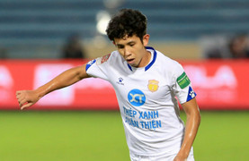 Nam Định đả bại SLNA, tạm lấy ngôi đầu của Hà Nội FC
