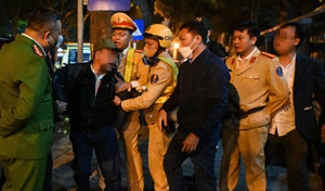 Bắt giữ 17 tài xế vi phạm nồng độ cồn chống đối CSGT