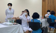 Ca mắc COVID-19 tăng trở lại, nhiều ca thở máy: Chuyên gia nhận định thế nào?
