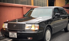 Khó tin xe Toyota Crown 25 năm tuổi vẫn có giá 1,5 tỷ đồng