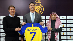 HLV Al Nassr mất việc sau tin đồn mâu thuẫn với Ronaldo