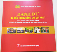 Ra mắt sách 'Danh dự là điều thiêng liêng, cao quý nhất'