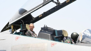 Tướng không quân Mỹ xuất hiện trên tiêm kích Su-30MKI của Ấn Độ 