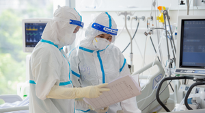 Số ca mắc COVID-19 ngày 15/4 chỉ giảm nhẹ