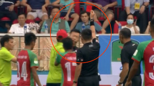 Cầu thủ nổi loạn, HLV đấm trọng tài ở giải Hạng Nhất