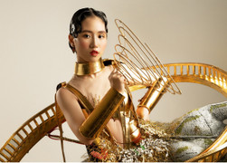 Quán quân Siêu sao mẫu nhí Đặng Minh Anh cực thần thái với trang phục lạ mắt