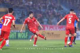 Bầu Hoàn xin lỗi về vấn nạn đốt pháo sáng