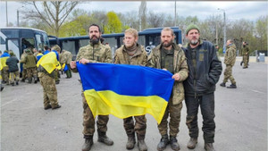 Nga và Ukraine trao đổi tù binh quy mô lớn nhân dịp Lễ Phục sinh