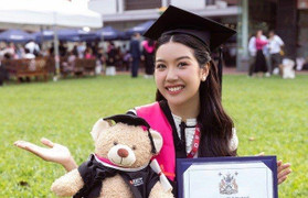 Á hậu Thúy Vân rạng rỡ trong ngày tốt nghiệp đại học