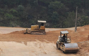 Tạm giữ một phụ nữ chống người thi hành công vụ, đâm bị thương 2 cảnh sát