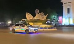 Bắt khẩn cấp tài xế ô tô 'biểu diễn' drift trước Nhà hát Lớn Hà Nội