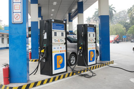 Dầu thế giới hạ nhiệt, giá xăng trong nước ra sao?
